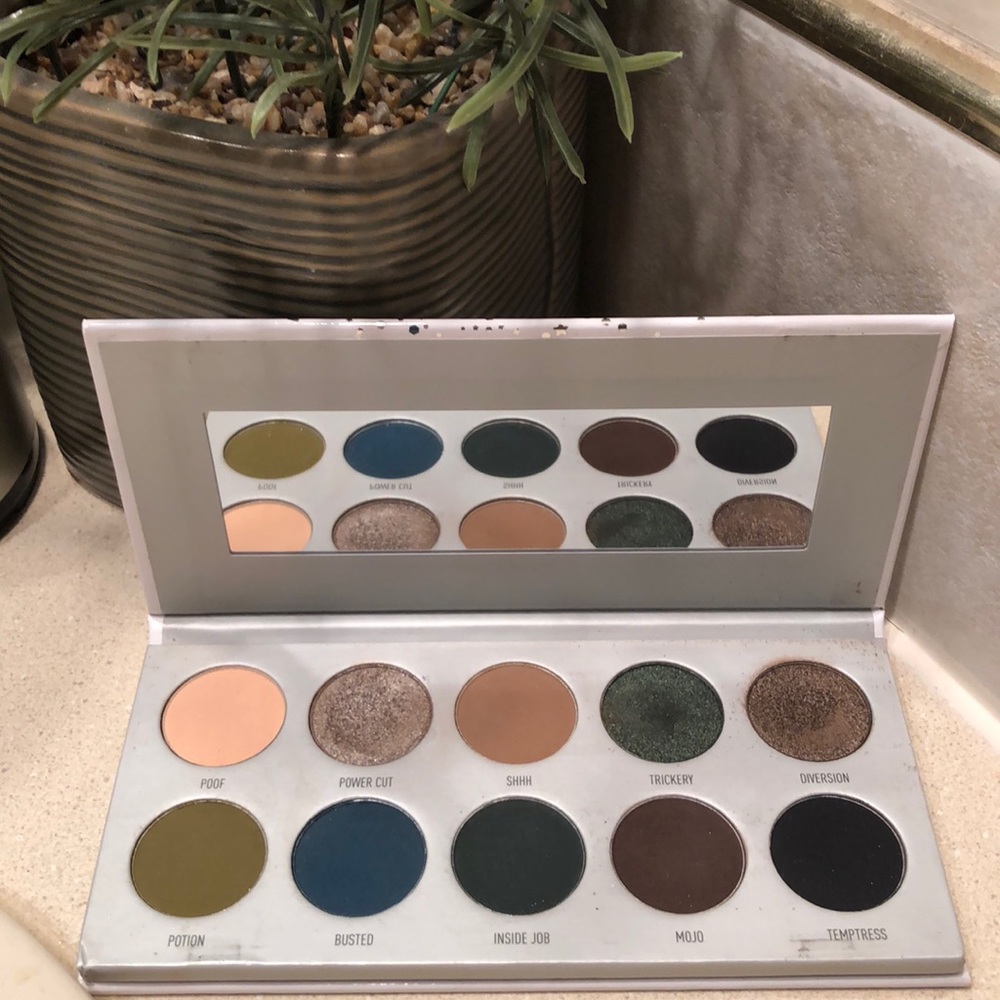 Jaclyn Hill eyeshadow palette.